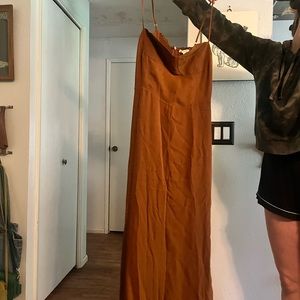 Brand new Ali Golden dress. It’s a really nice rust color! Size m